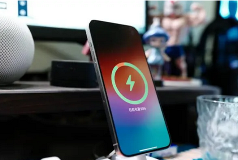 南林乡苹果15换屏服务分享用什么充电器给iPhone15充电更好 